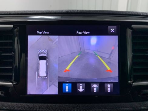 Used 2020 Chrysler Pacifica Limited w/ Tire & Wheel Group FWD image 34