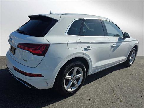 Used 2023 Audi Q5 2.0T Premium w/ Convenience Package image 3