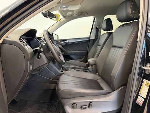Used 2023 Volkswagen Tiguan SE FWD image 10
