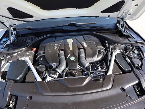 Used 2018 BMW 750i RWD image 46