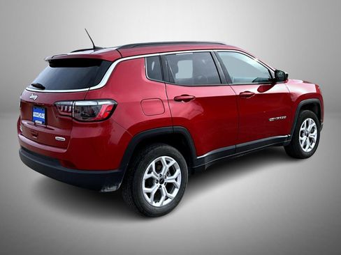 Used 2025 Jeep Compass Latitude w/ Sun & Sound Group AWD/4WD image 5