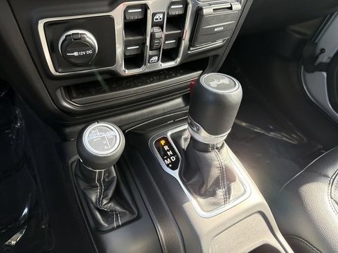 Used 2023 Jeep Wrangler Unlimited Sahara w/ Cold Weather Group AWD/4WD image 28