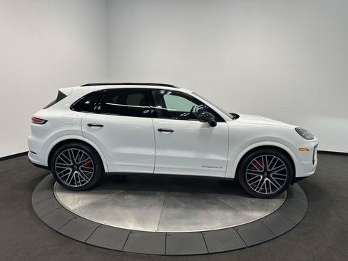Used 2025 Porsche Cayenne S AWD/4WD image 8