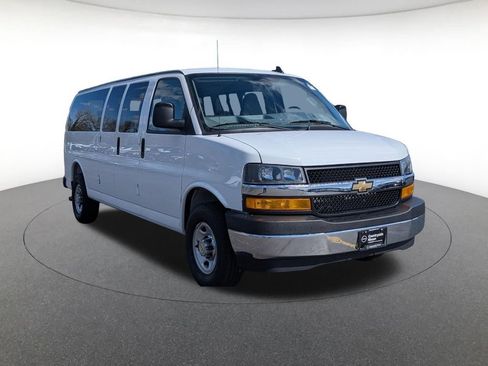 Used 2025 Chevrolet Express 3500 LT w/ LT Preferred Equipment Group RWD image 3