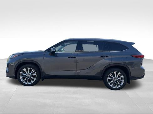Used 2021 Toyota Highlander Limited AWD/4WD image 10