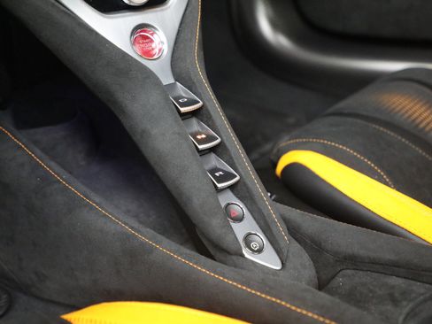 Used 2024 McLaren 750S RWD image 29