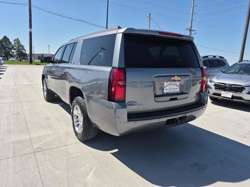 Used 2019 Chevrolet Suburban LT image 8