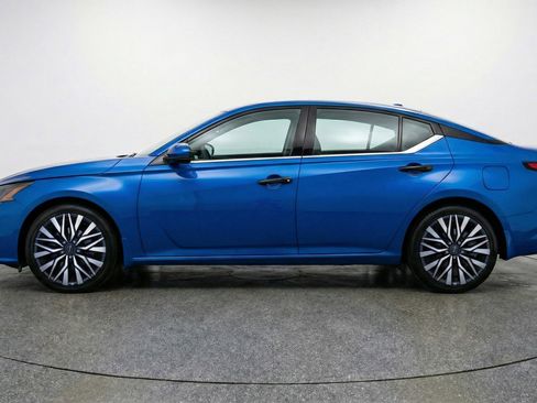 Used 2025 Nissan Altima 2.5 SV image 5