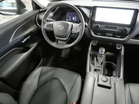 Certified 2025 Toyota Grand Highlander AWD image 10