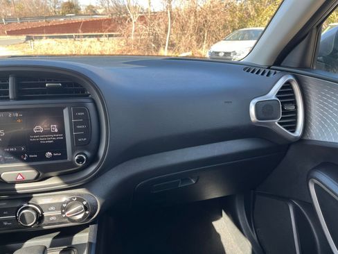 Used 2025 Kia Soul LX w/ LX Technology Package image 32