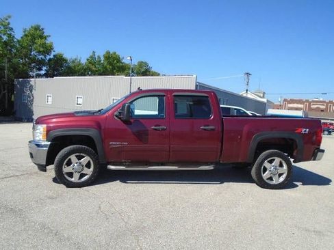Used 2013 Chevrolet Silverado 2500 LT w/ Interior Plus Package AWD/4WD image 4