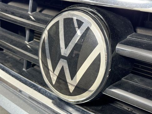 Used 2022 Volkswagen Tiguan SE R-Line image 30