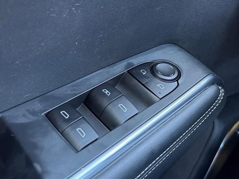 Used 2025 GMC Acadia Elevation image 17