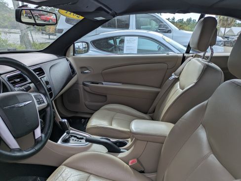 Used 2011 Chrysler 200 Limited image 17