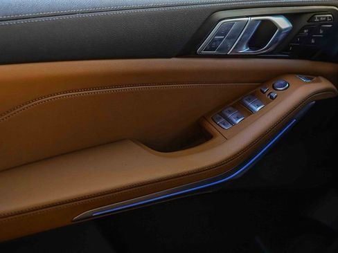 Used 2022 BMW X7 xDrive40i w/ M Sport Package image 14