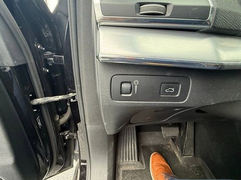 Used 2017 Volvo XC90 T6 Momentum w/ Vision Package image 23