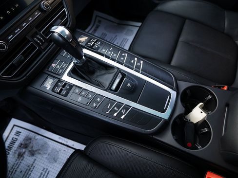 Used 2019 Porsche Macan image 21