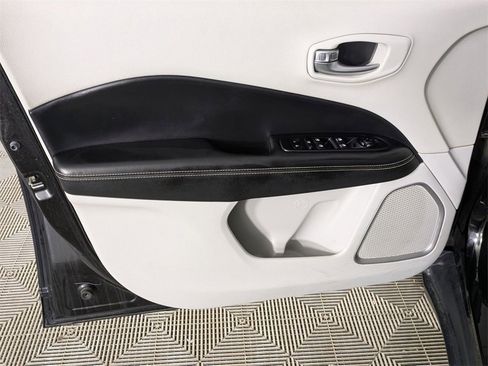 Used 2018 Jeep Compass Latitude w/ Popular Equipment Group image 14