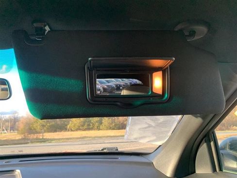 Used 2019 Ford Explorer XLT image 28