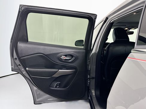 Used 2021 Jeep Cherokee Limited image 26