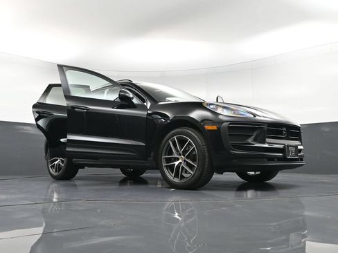 Certified 2023 Porsche Macan Turbo AWD/4WD image 37