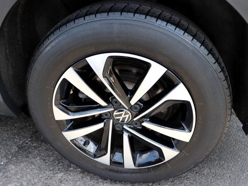 Used 2022 Volkswagen Tiguan S image 51