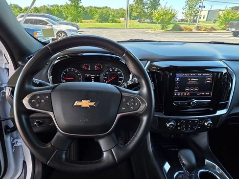 Used 2023 Chevrolet Traverse LT FWD image 14