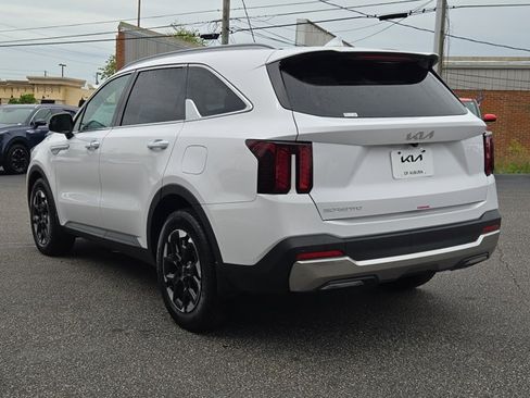 Certified 2025 Kia Sorento S w/ Panoramic Sunroof Package FWD image 16