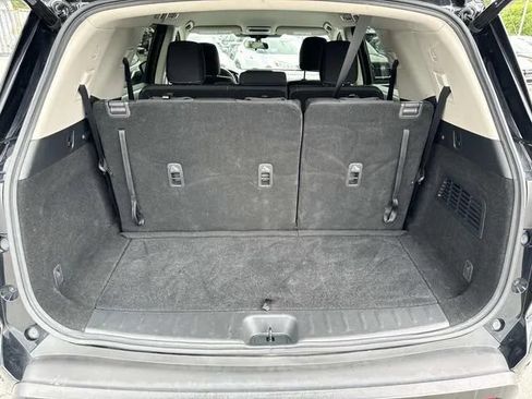 Used 2025 Nissan Pathfinder SV FWD image 14