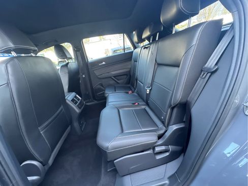 Used 2022 Volkswagen Atlas Cross Sport SEL R-Line AWD/4WD image 13