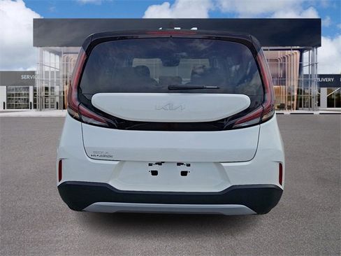 Used 2025 Kia Soul LX w/ LX Technology Package image 5