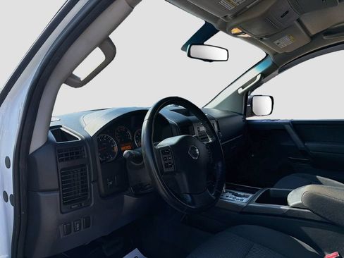 Used 2012 Nissan Titan SV w/ SV Value Truck Pkg RWD image 9