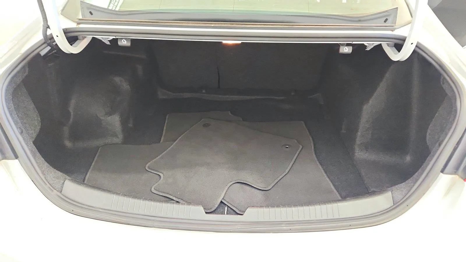 Used 2025 Chevrolet Malibu LT FWD image 36
