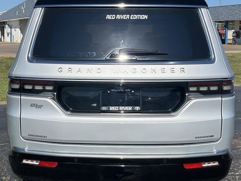 Used 2023 Jeep Grand Wagoneer Series III image 7
