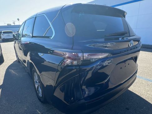 Certified 2023 Toyota Sienna LE FWD image 6