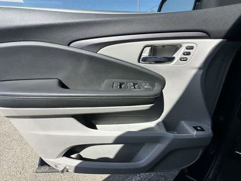 Used 2023 Honda Ridgeline RTL-E image 19