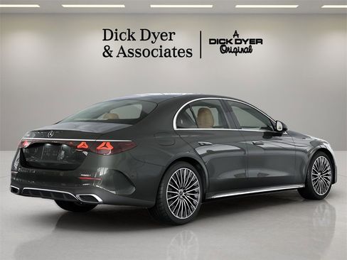 Used 2025 Mercedes-Benz E 350 Sedan image 10