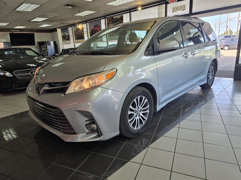 Used 2019 Toyota Sienna XLE w/ XLE Navigation Package FWD image 1