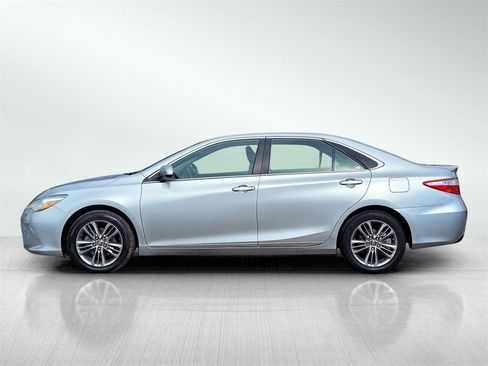 Used 2016 Toyota Camry SE image 7