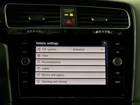 Used 2019 Volkswagen Golf R 4-Door AWD/4WD image 35