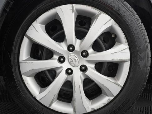 Used 2021 Toyota Corolla LE FWD image 3