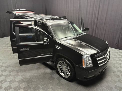 Used 2014 Cadillac Escalade ESV Platinum AWD/4WD image 21