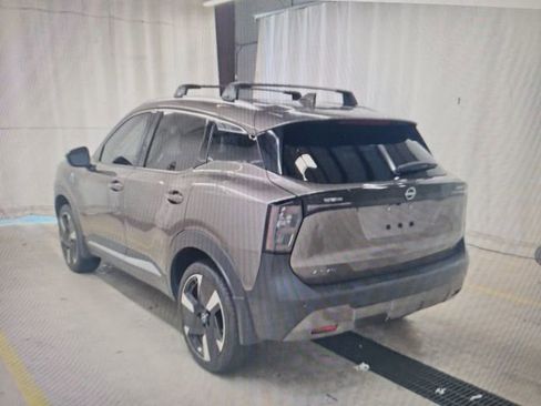 Used 2025 Nissan Kicks SR w/ SR Premium Package image 2