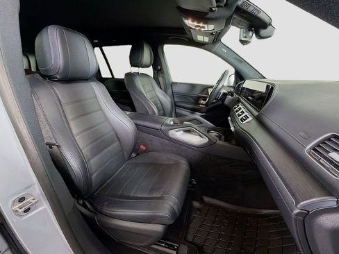Used 2024 Mercedes-Benz GLS 450 4MATIC image 32