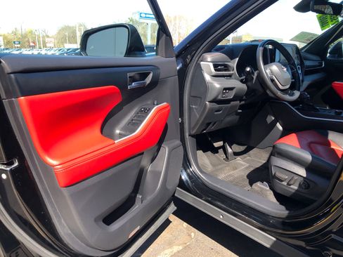 Used 2024 Toyota Highlander XSE AWD/4WD image 26