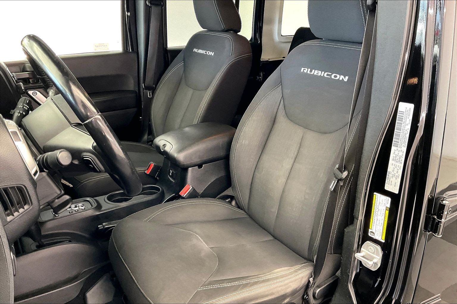 Used 2017 Jeep Wrangler Unlimited Rubicon w/ Connectivity Group AWD/4WD image 17
