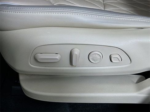 Used 2023 Buick Enclave Avenir w/ Avenir Technology Package image 11