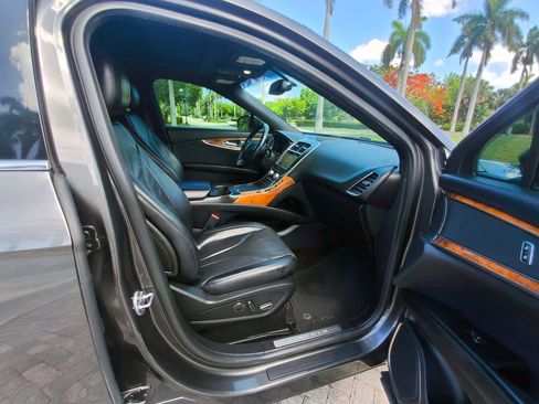 Used 2018 Lincoln MKX Reserve FWD image 34