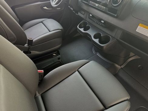 Used 2024 Mercedes-Benz Sprinter 2500 image 16