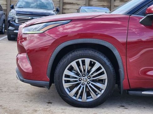 Used 2021 Toyota Highlander Platinum image 16